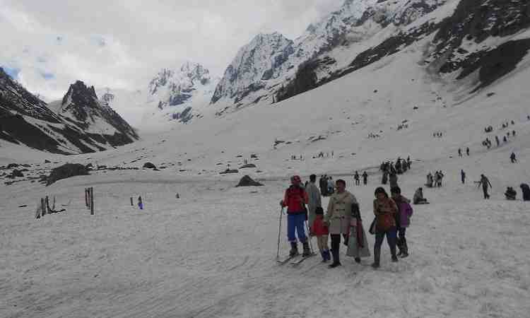 Thajiwas Glacier Trek