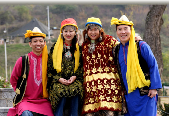 traditional kashmiri attire