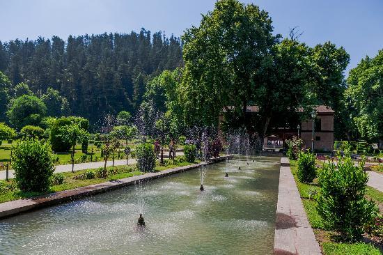 Achbal Mughal Gardens