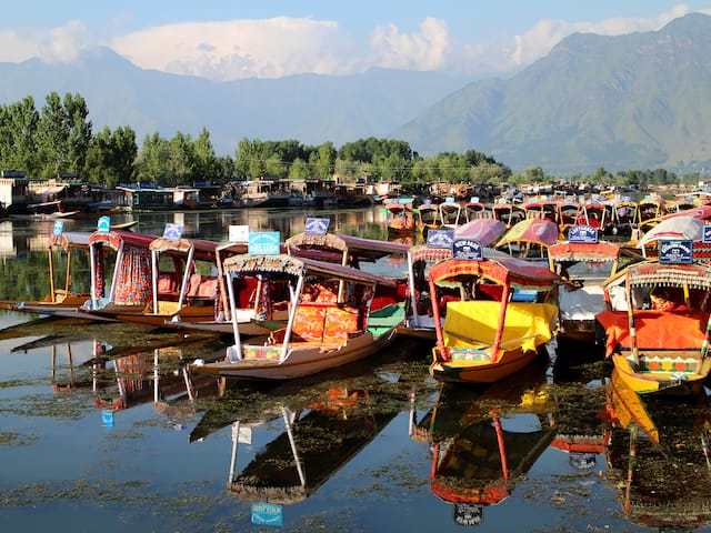 Kashmir houseboat tour package